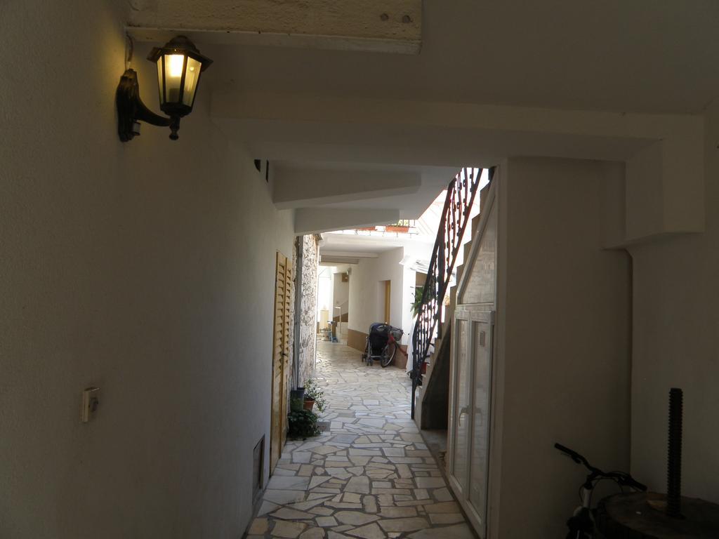 Apartment Amalija Примоштен Экстерьер фото