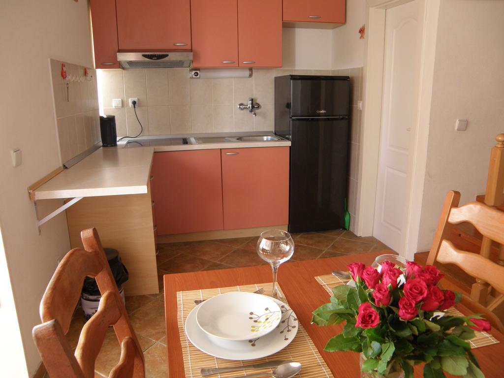 Apartment Amalija Примоштен Экстерьер фото