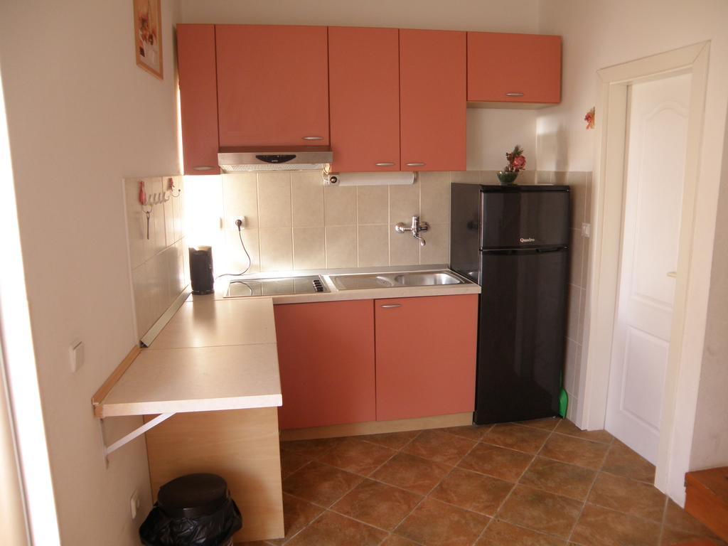 Apartment Amalija Примоштен Экстерьер фото